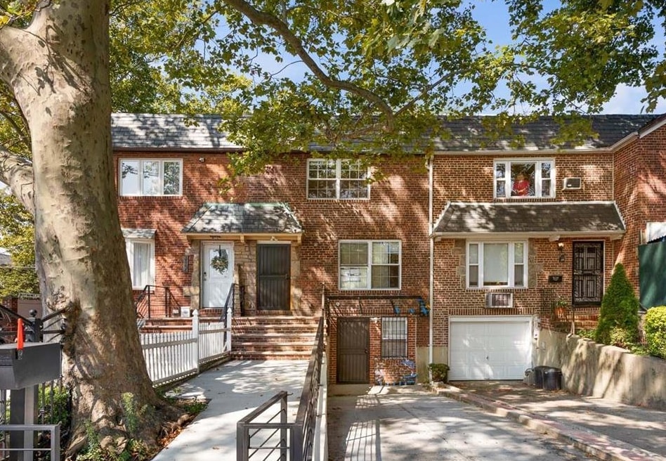 31-52 70th Street in Queens, NY - Building Photo