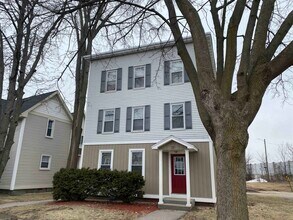 17 Smyth Ferry Rd in Manchester, NH - Building Photo - Building Photo
