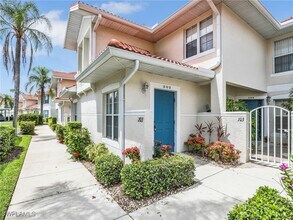 5015 Cedar Springs Dr in Naples, FL - Building Photo - Building Photo