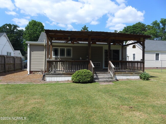1404 Peachtree St in Goldsboro, NC - Building Photo - Building Photo
