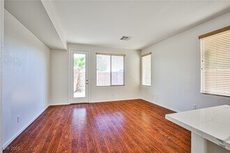 9806 Curtsy Ave in Las Vegas, NV - Building Photo - Building Photo