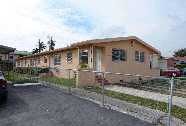 3060 W Flagler St in Miami, FL - Building Photo - Building Photo