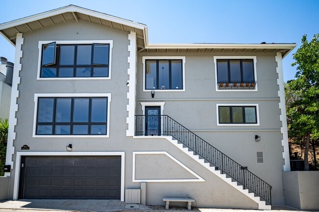 COMING SOON 4-bedroom, 4 bath unit in the desirable Los Feliz in Los Angeles, CA - Building Photo - Building Photo