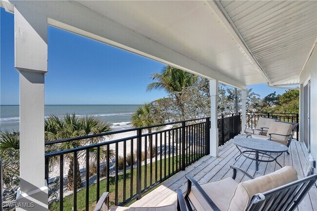 1065 Gulf Shore Blvd N, Unit 201 in Naples, FL - Building Photo - Building Photo