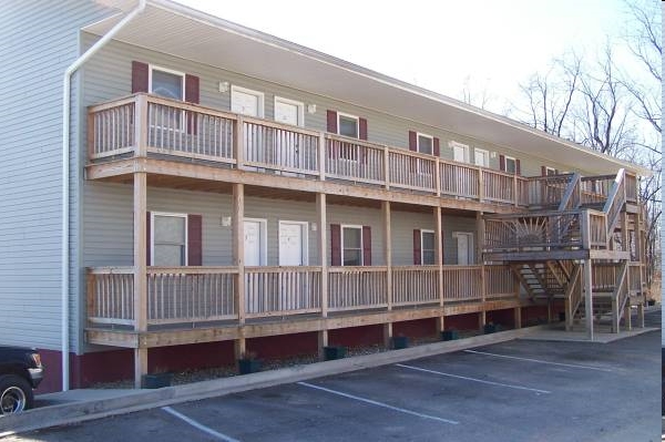 56-61 Airport Blvd in Morgantown, WV - Foto de edificio - Building Photo