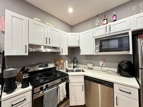 629 W Cornelia in Chicago, IL - Building Photo - Building Photo