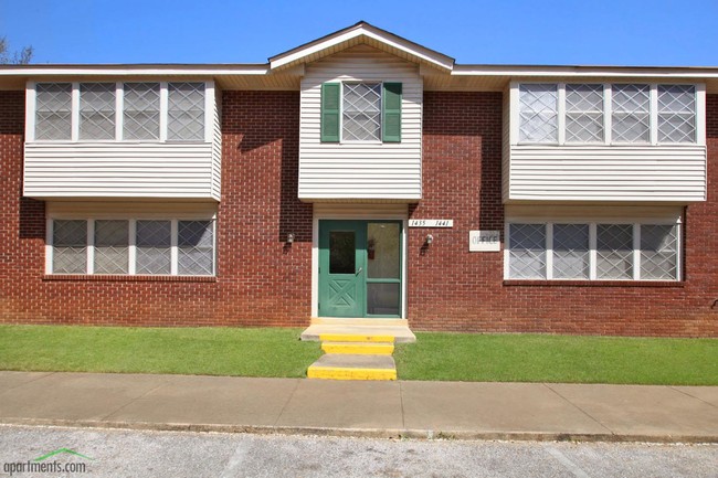 Normandy Manor Apartments in Laurel, MS - Foto de edificio - Building Photo