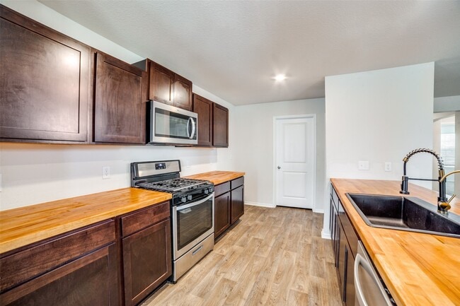 10054 Bur Sedge in San Antonio, TX - Building Photo - Building Photo