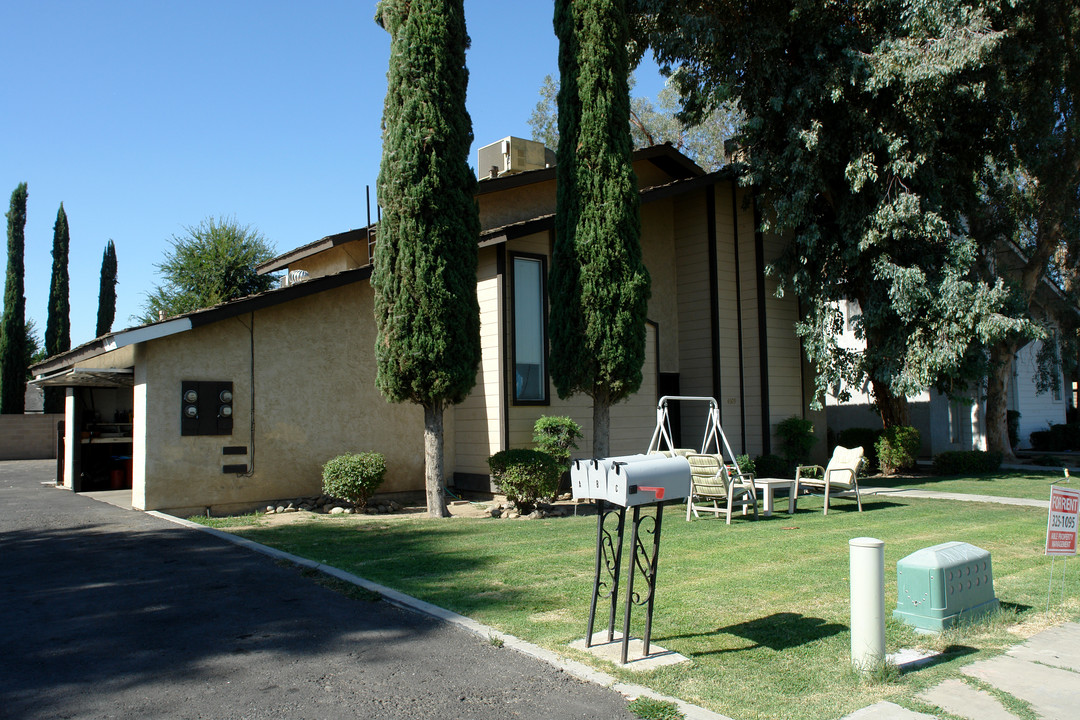 4609 Country Place Ln in Bakersfield, CA - Foto de edificio