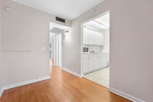 800 SW 131st Ave in Pembroke Pines, FL - Building Photo