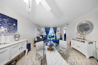 19051 NE 2nd Ave in Miami, FL - Building Photo - Building Photo