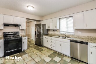 616 Park Ave, Unit 196 unit 4 stories in Belton, MO - Foto de edificio - Building Photo