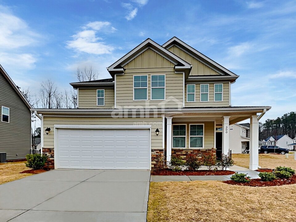 300 Bourne St in Canton, GA - Building Photo