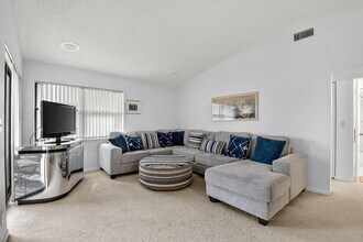 7657 Tahiti Ln in Greenacres, FL - Building Photo - Building Photo