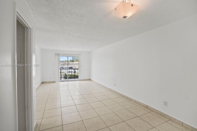 18100 Atlantic Blvd in Sunny Isles Beach, FL - Building Photo - Building Photo
