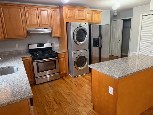 104 Luttgen Pl, Unit 4 in Linden, NJ - Foto de edificio - Building Photo