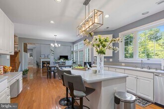 12980 Highland Oaks Ct in Fairfax, VA - Building Photo - Building Photo