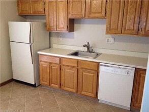 380 Hitchcock Rd in Waterbury, CT - Building Photo - Building Photo