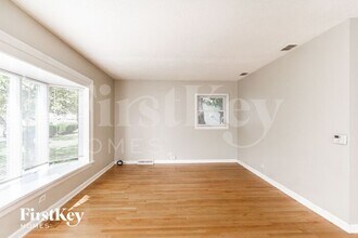 50 W Irving Park Rd in Roselle, IL - Foto de edificio - Building Photo