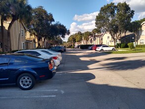 9665 Riverside Dr in Coral Springs, FL - Building Photo - Building Photo