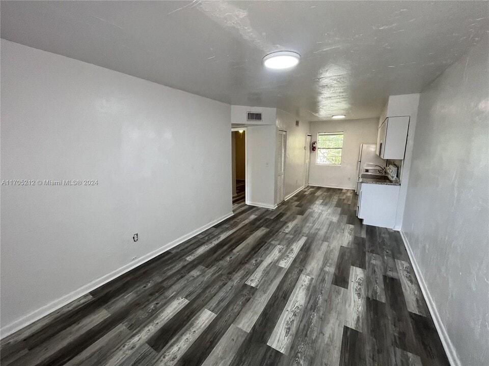 3221 NW 48th St-Unit -1 in Miami, FL - Building Photo