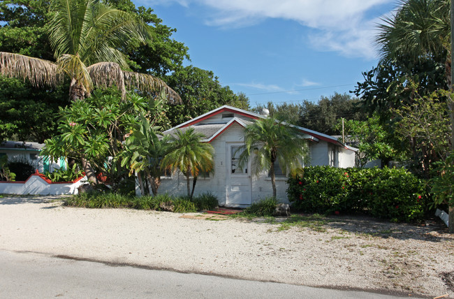 381 NW 43rd Ct in Fort Lauderdale, FL - Building Photo - Building Photo