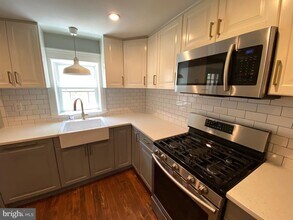 220 Mercer St in Philadelphia, PA - Building Photo - Building Photo