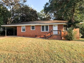 504 Sunset Dr in Warner Robins, GA - Building Photo