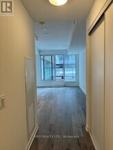 285-285 Dufferin St in Toronto, ON - Building Photo - Building Photo