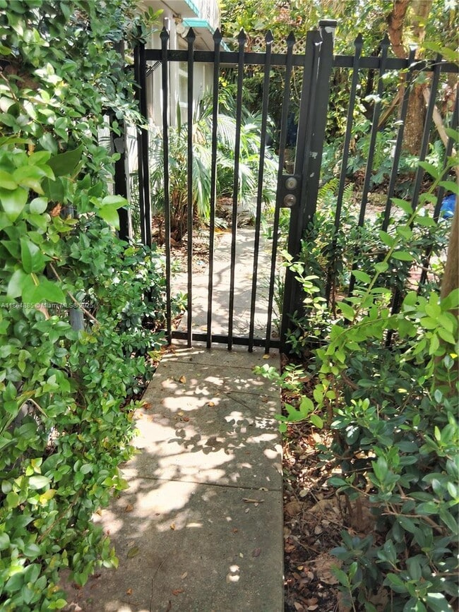 4126 SW 16th Terrace in Miami, FL - Building Photo - Building Photo