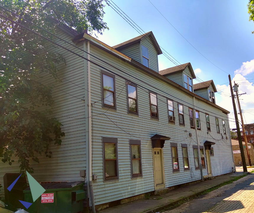 314 Olivia St in Mckees Rocks, PA - Building Photo