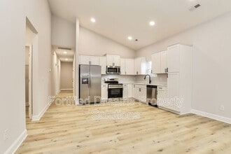 1227 St Regis Dr in Burlington, NC - Foto de edificio - Building Photo