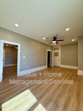 906 Penn Ave in Turtle Creek, PA - Foto de edificio - Building Photo