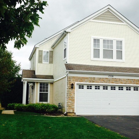 1558 Glacier Trail in Carpentersville, IL - Building Photo