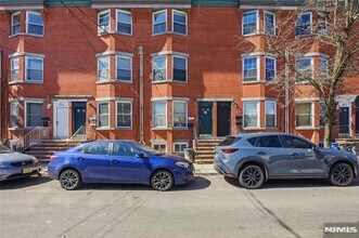 44 1/2 3rd Street Unit 2 in Newark, NJ - Foto de edificio - Building Photo
