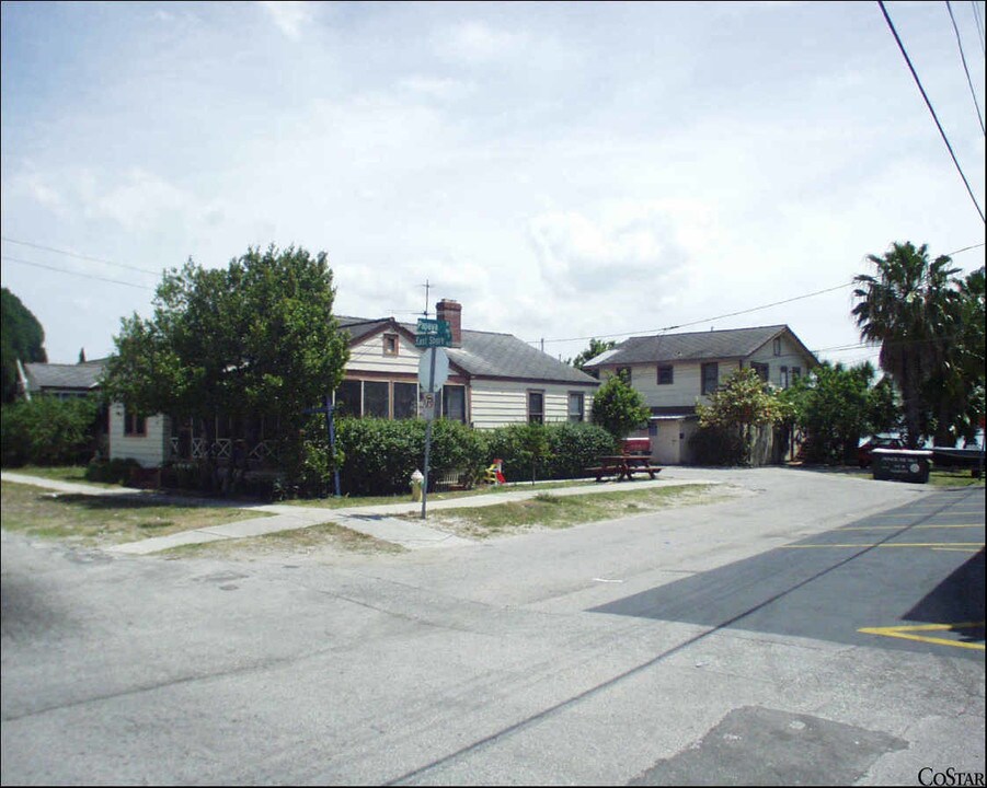 443 E Shore Dr in Clearwater, FL - Building Photo