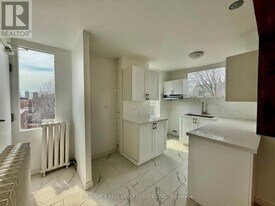 2 Bellwoods Park in Toronto, ON - Building Photo