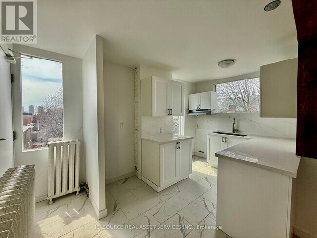 property at 2 Bellwoods Park