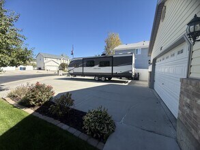 137 Stern Ct in Stansbury Park, UT - Foto de edificio - Building Photo