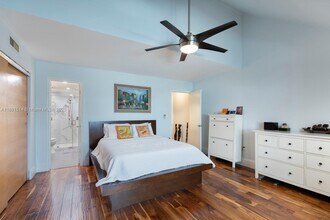 2977 McFarlane Rd in Miami, FL - Building Photo - Building Photo