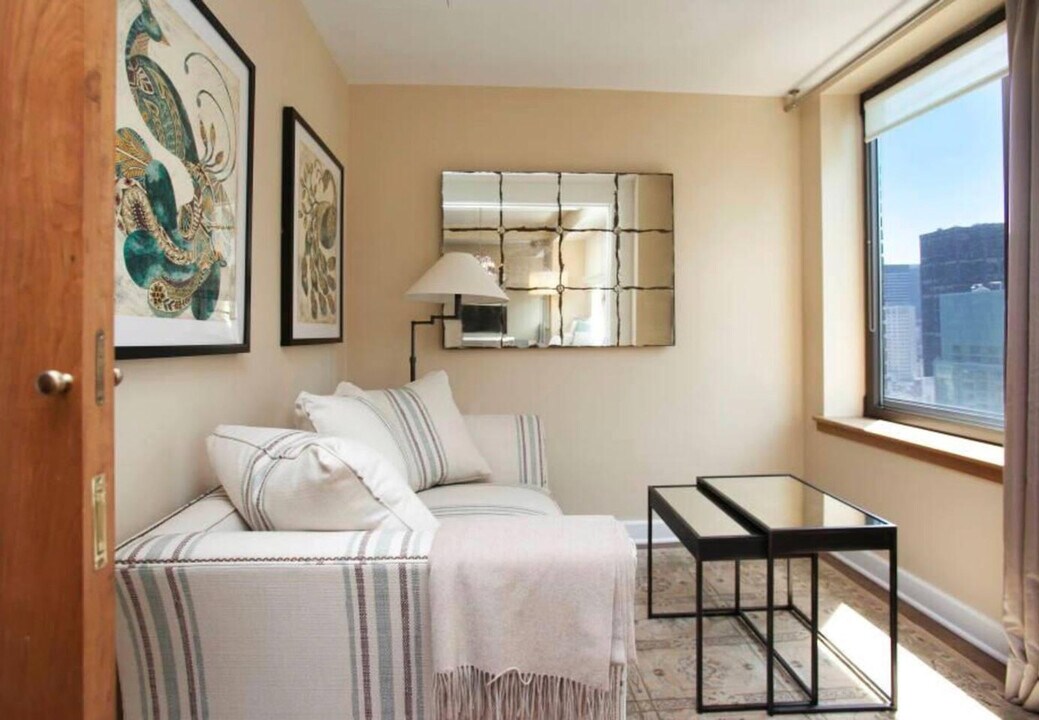 160 Central Park S in New York, NY - Building Photo
