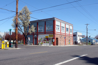 6965 N Fessenden St in Portland, OR - Building Photo - Building Photo