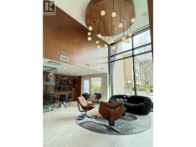 423 6th St in West Vancouver, BC - Building Photo - Building Photo