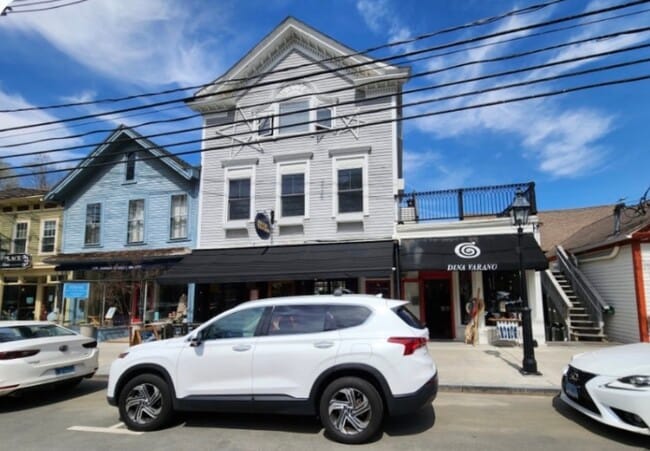 25-29 W Main St in Chester, CT - Building Photo - Building Photo