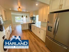 3340 Jemez Dr in San Diego, CA - Building Photo