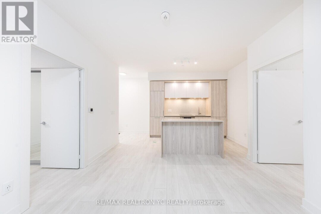 15-515 Mercer St in Toronto, ON - Building Photo