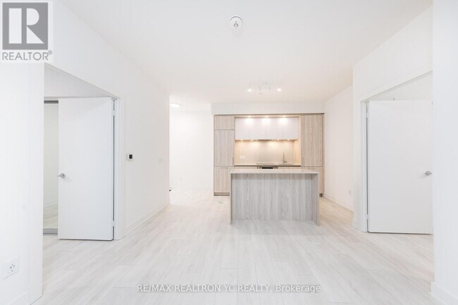 property at 15-515 Mercer St