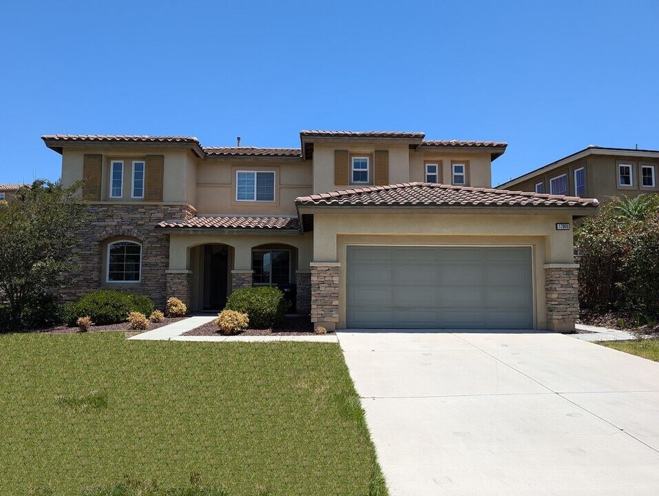 17008 Spring Canyon Pl in Riverside, CA - Building Photo
