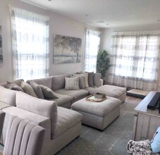 10617 Topview Rd in South Jordan, UT - Foto de edificio - Building Photo