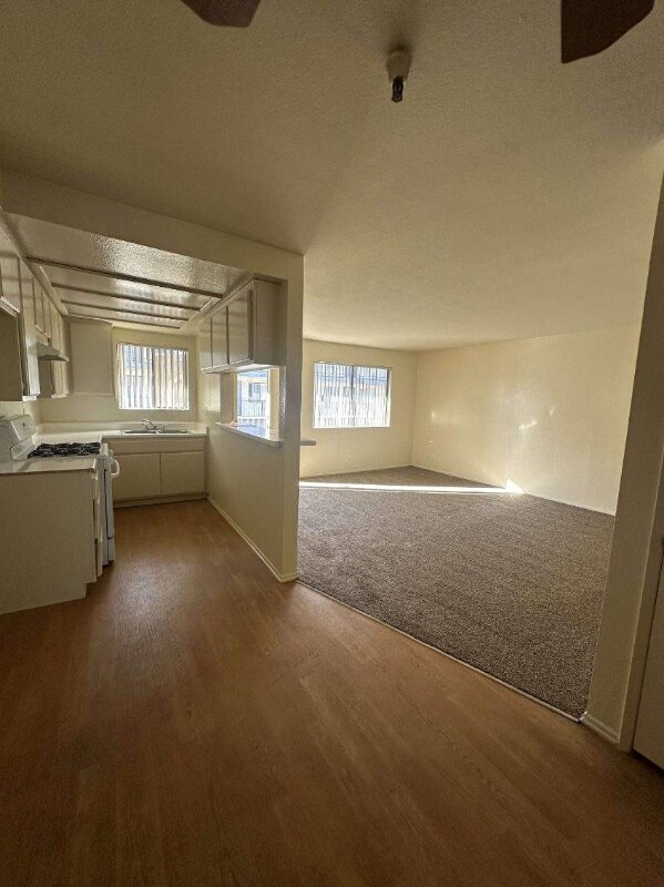 13606 Cerise Ave-Unit -6 in Hawthorne, CA - Building Photo - Building Photo